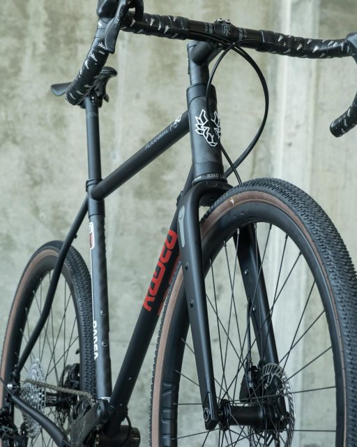 Up in the Ready To Roll section of our site today: this 58cm Flaanimal 5.0 Ad Astra build. It’s specced to the nines for living its best gravel centric life, while retaining the capability to ride through moon dust if that’s where your heart takes you. Drivetrain duties are handled by Campagnolo Ekar. It rolls on our 2.0 carbon rims, hand laced to 3.0 hubs. Schwalbe G-One tires are highly regarded for their low rolling resistance and excellent traction. The one-off Ad Astra decal sets this Flaanimal apart just that much more. 58cm Rodeos best fit riders 6’0” to 6’2”. As always, our ready to roll bikes are offered at special pricing because we build em the way we like with parts that we have in stock. Available to ship now. Find it at rodeo-labs.com / ready to roll, or link in insta bio.
#gravelbike
#flaanimal
#rodeospork
#rodeowheels