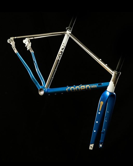 New Flaanimal Day for Robert! He requested something akin to our Launch Edition, but with his own personal gold accent twists. We can’t argue with blue, white, gold, and titanium. It all just works. Moreover, there is a matching set of Rodeo 3.0X / Berd white spike wheels to go with this one, as well as matching gold SRAM brake levers and derailleur cage. We love that Robert is building this one himself, but we’re jealous that he will get to see the final result before we do. Happy building, Robert!
#rideexplorecreate
#flaanimal
#gravelbike