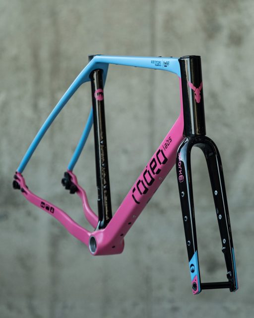 Frameset in studio or complete build in the wild? Who wore this @rustcycling custom colorway best? Catch this build anywhere from its hometown races in Colorado all the way to Unbound XL this year. Happy new TD4 day, Evan!
 
#traildonkey
#gravelbike
#newbikeday