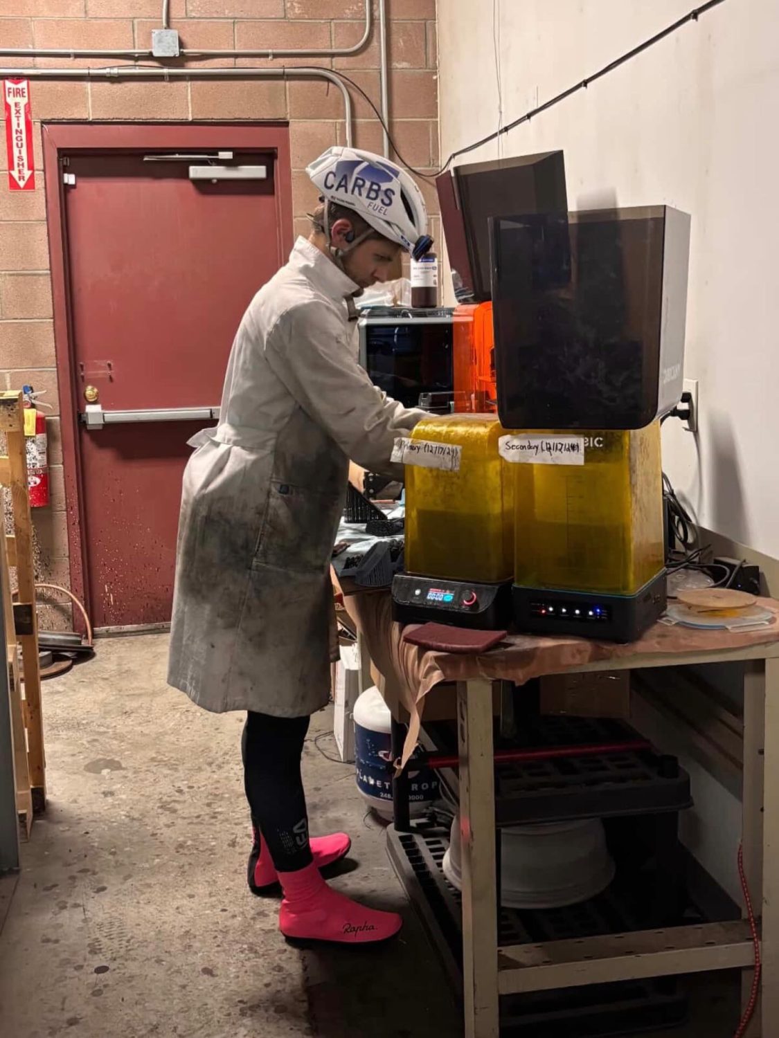 Not even a staged photo. It takes a lot of love to put new things into the world. In this case @tyler_j_simon put a 3d print for some future Rodeo goodness into the “oven” right before heading out for some winter miles. Helmet on, apron on, bike shoes on. Safety first!
 
The question is… what’s he printing? 🤔 
 
#rideexplorecreate