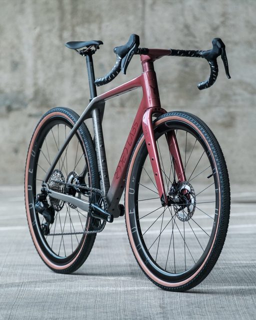 This beautiful plum clear fade over titanium Cerakote is off to Mr. Tran, who requested an homage to an earlier titanium Flaanimal that we did a few years back. Typically Cerakote is low luster, but a beautiful clear protective coating by our friends at @ridewrap brings up the shine and makes the whole bike pop!
Shout out also to @flux.customs aka Brindle custom finishes for helping us with this project while we caught our breath in our own paint department. 🍻
Happy New Bike Day, Mr. Tran!
#traildonkey
#newbikeday
#gravelbike