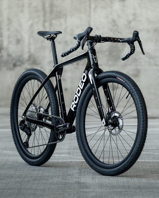 We’ve go a new Ready To Roll on the site! 52cm. TD4. Di2 GRX. This one’s a good one!
 
The Traildonkey 4.0 frameset is 99% identical to our newer 4.2 version. The only difference: The derailleur hanger interface. 4.0 uses a standard derailleur hanger. 4.2 uses UDH. For a while there it seemed that UDH was going to take over, and Sram was on a tear with it. But more recently Shimano updated their entire GRX range, and they actually stuck with the tried and true standard derailleur hanger. Why? Probably because it was tried and true.
 
We had a couple of 4.0 framesets left in stock, so we decided to use one of them to build this beautiful and beautifully functional 52cm TD4 as a Ready To Roll Rodeo. We ordered up a new GRX Di2 drivetrain, combined it with our 2.0 carbon wheels, 47mm Vittoria Terreno tires, a Ritchey cockpit, and a Repente saddle to create a bike that’s fully modern, ready for action, and is offered far below the price of the equivalent 4.2 build.
 
A 52cm TD4 best fits a rider 5’4″ to 5’6″.
 
This Ready To Roll ships immediately.
Rodeo-labs.com > Ready to roll bikes. Link in insta bio. 
 
#traildonkey