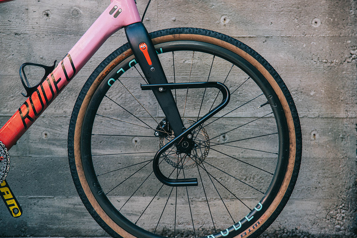 carbon fork with eyelets