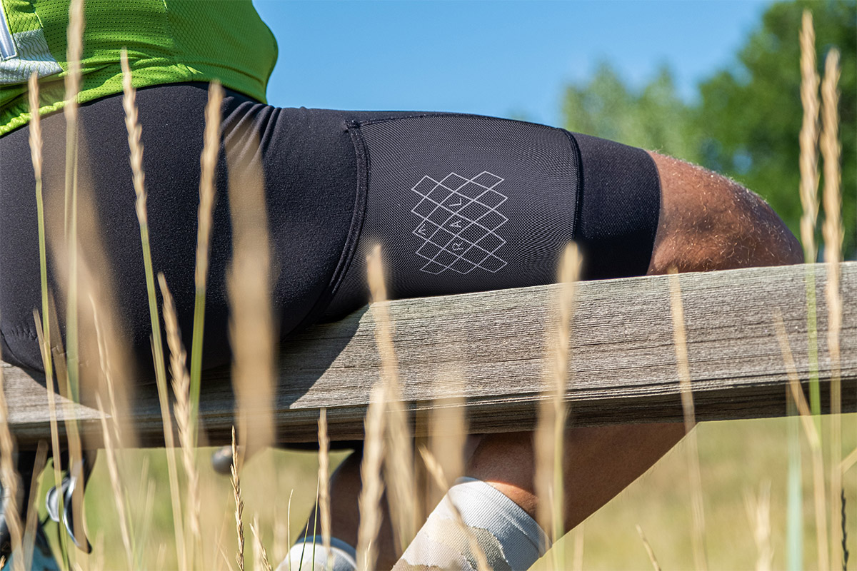 Black main panels are complimented by mesh cargo panels. 2021 shorts feature our new RAL cross hatch graphic on pockets.