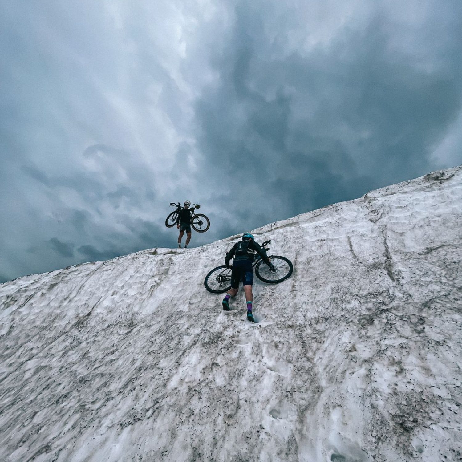 The glacier, cornice at Jones Pass